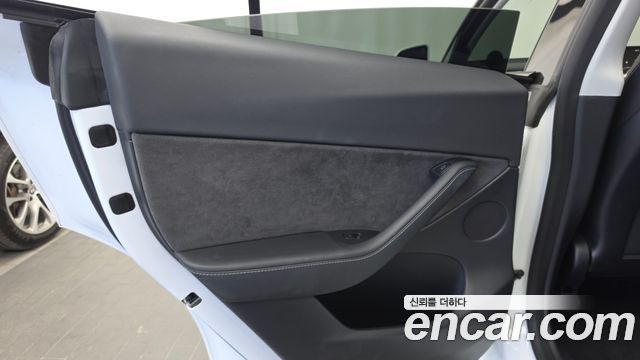 Tesla Model Y 2022 — photo 15