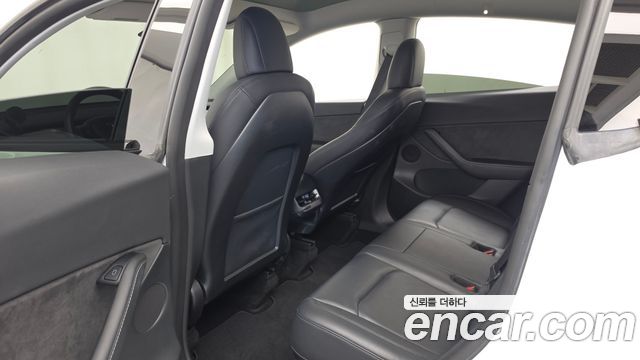 Tesla Model Y 2022 — photo 16