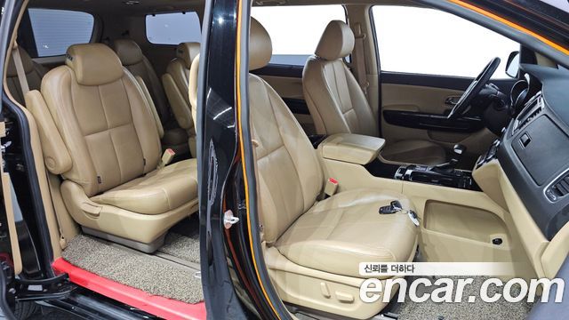 Kia Canival 2018 — photo 17