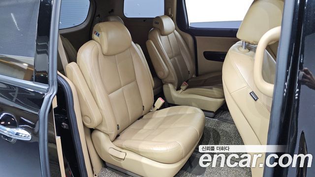 Kia Canival 2018 — photo 18