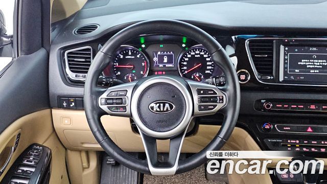 Kia Canival 2018 — photo 19