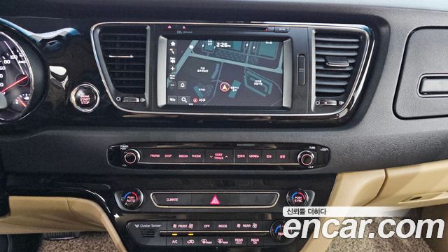 Kia Canival 2018 — photo 20