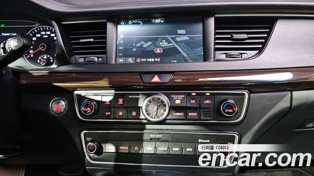 Kia K7 2018 — photo 16
