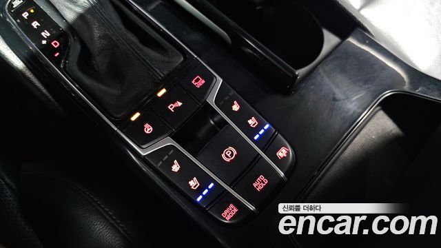 Kia K7 2018 — photo 19