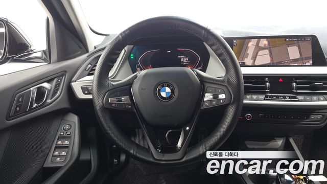 BMW 1-Series 2020 — photo 18