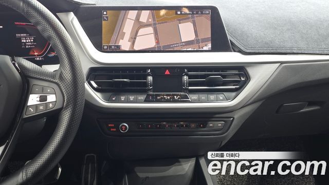 BMW 1-Series 2020 — photo 19