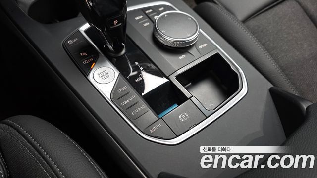 BMW 1-Series 2020 — photo 30
