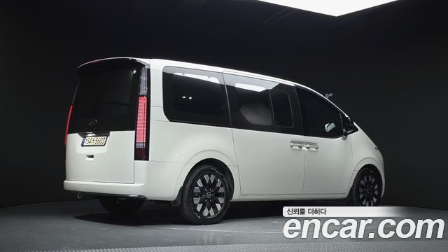 Hyundai Staria 2025 — photo 2