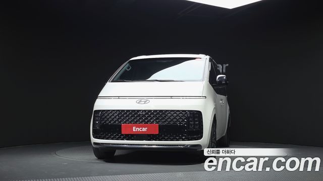 Hyundai Staria 2025 — photo 3