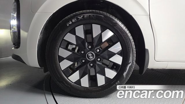 Hyundai Staria 2025 — photo 5