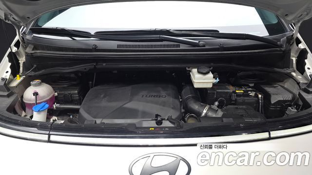 Hyundai Staria 2025 — photo 6