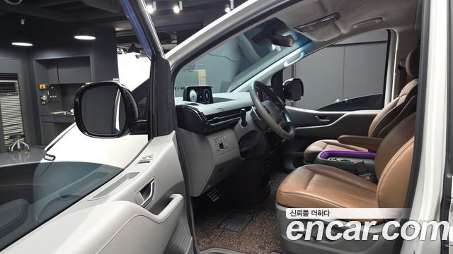 Hyundai Staria 2025 — photo 13
