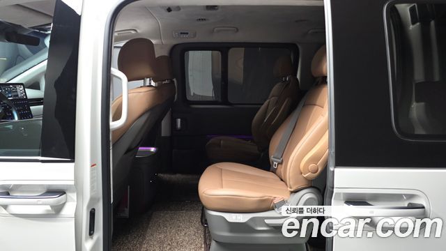 Hyundai Staria 2025 — photo 17