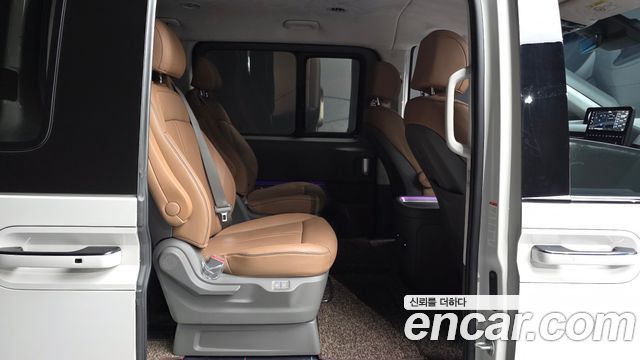 Hyundai Staria 2025 — photo 18