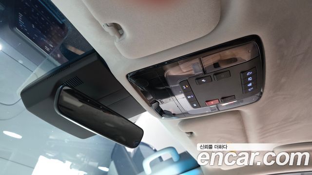 Hyundai Staria 2025 — photo 22