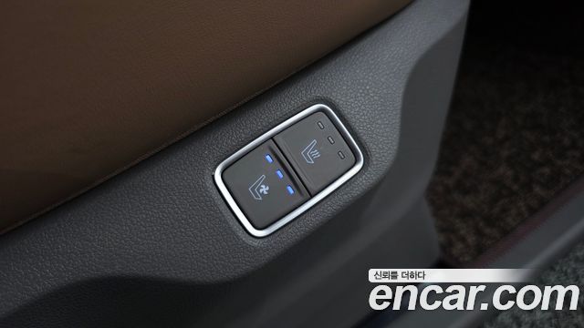 Hyundai Staria 2025 — photo 25