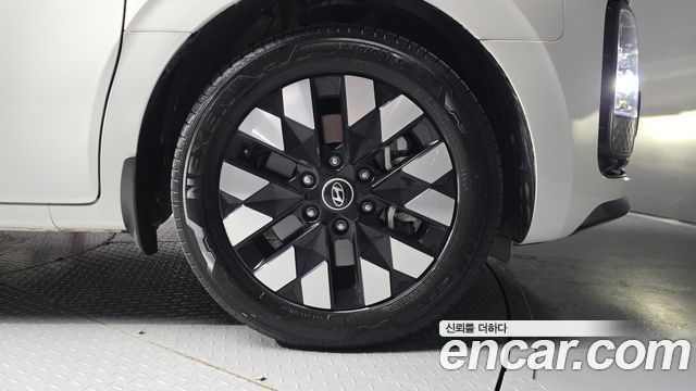 Hyundai Staria 2025 — photo 7