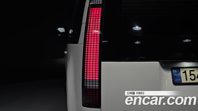 Hyundai Staria 2025 — photo 9