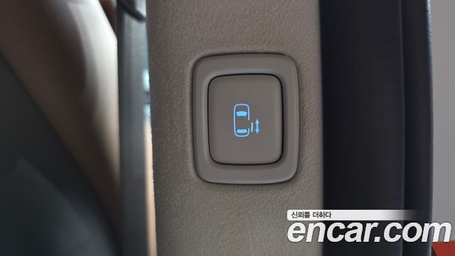 Hyundai Staria 2025 — photo 32