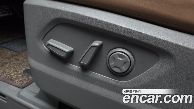 Hyundai Staria 2025 — photo 34