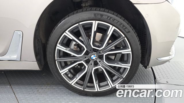 BMW 7-Series 2016 — photo 5