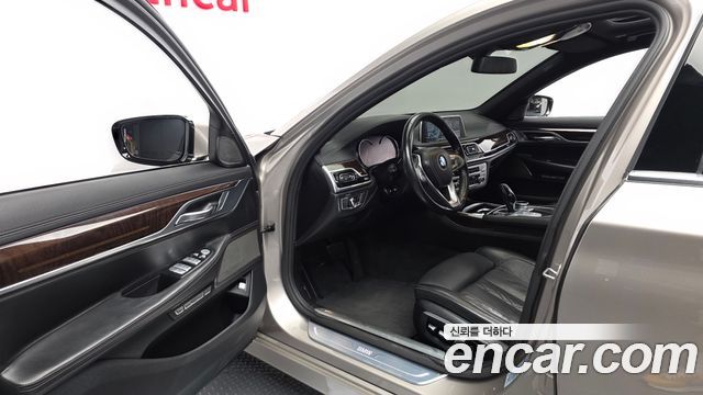 BMW 7-Series 2016 — photo 10