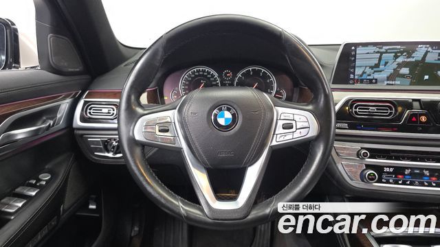 BMW 7-Series 2016 — photo 13