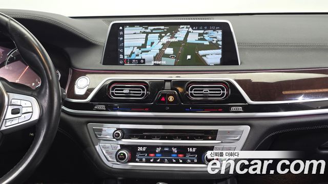 BMW 7-Series 2016 — photo 14