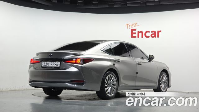 Lexus ES 2019 — photo 2