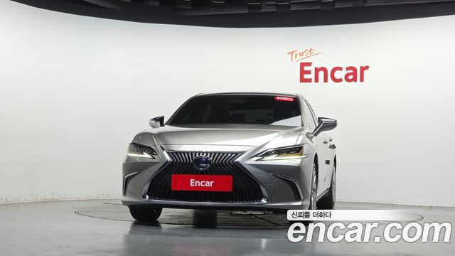 Lexus ES 2019 — photo 3