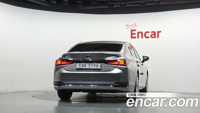 Lexus ES 2019 — photo 4