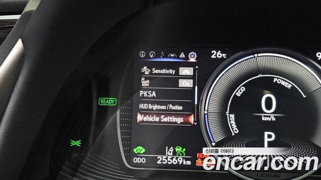 Lexus ES 2019 — photo 22