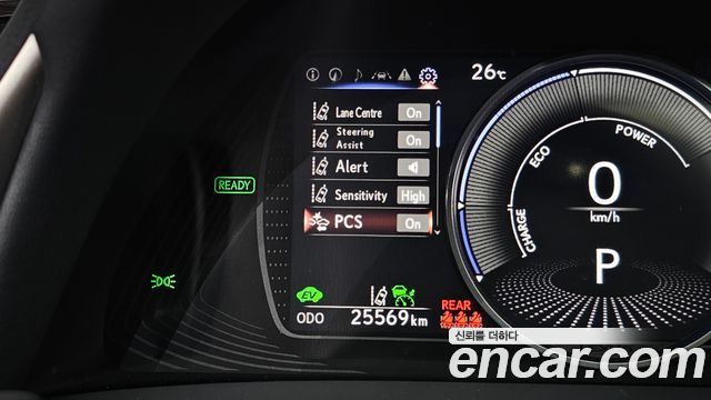 Lexus ES 2019 — photo 23