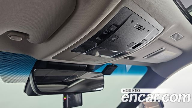 Lexus ES 2019 — photo 25