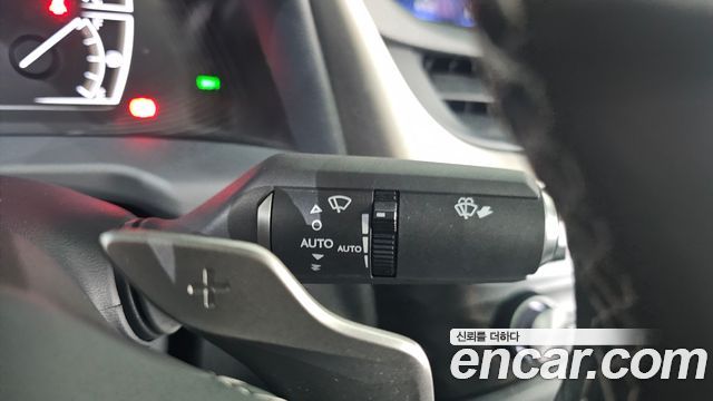 Lexus ES 2019 — photo 28