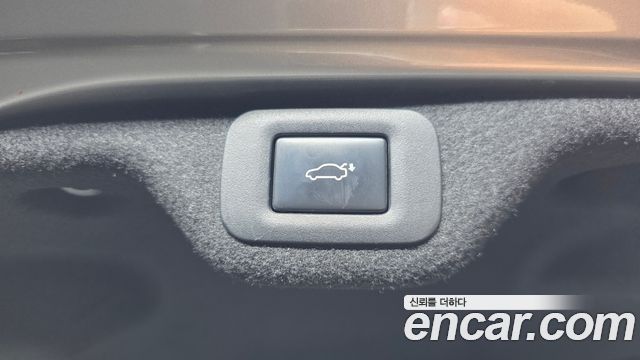 Lexus ES 2019 — photo 33