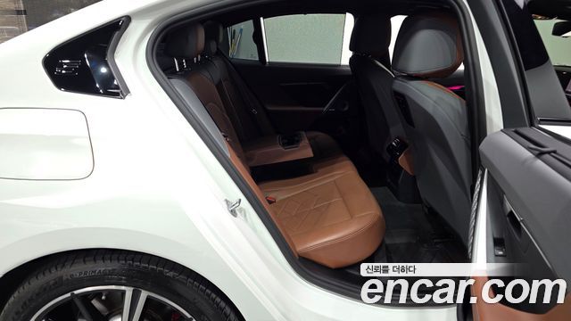 BMW 5-Series 2025 — photo 17