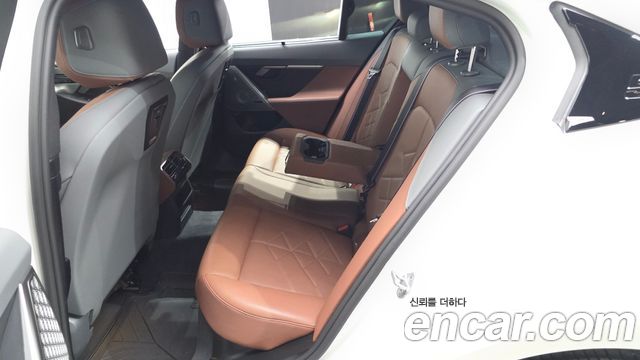 BMW 5-Series 2025 — photo 18