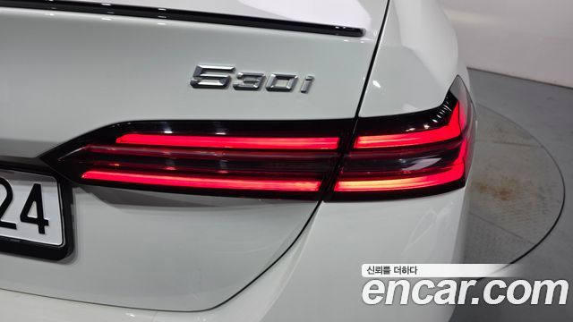 BMW 5-Series 2025 — photo 9