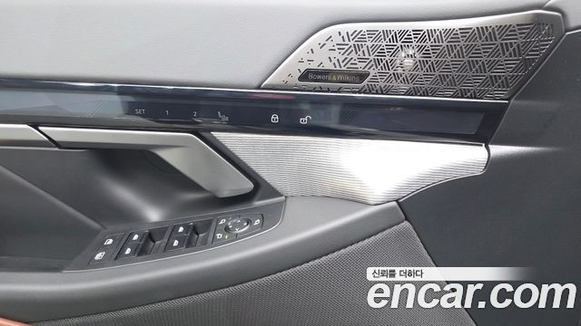 BMW 5-Series 2025 — photo 28