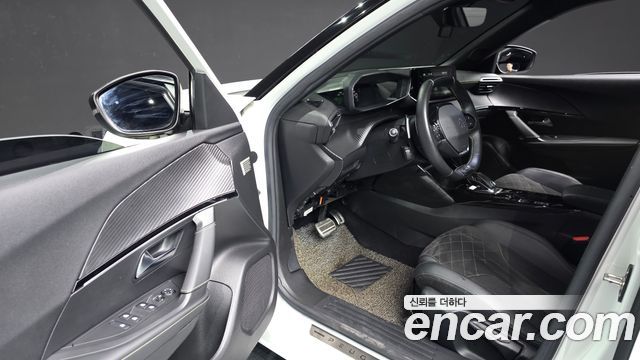 Peugeot 2008 2021 — photo 13