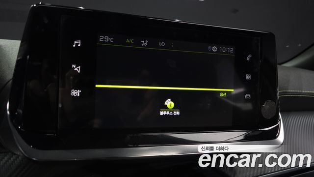 Peugeot 2008 2021 — photo 20