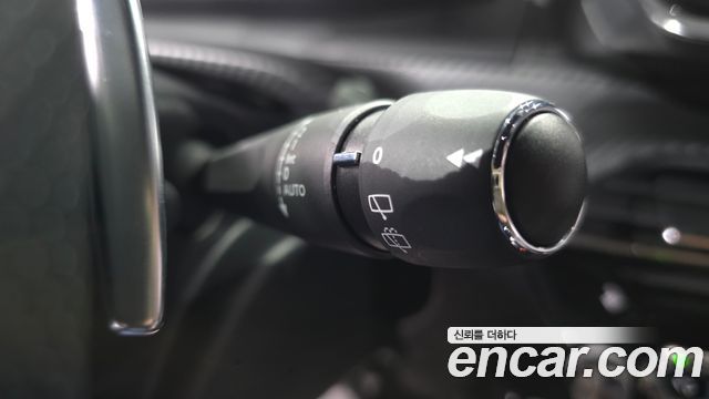 Peugeot 2008 2021 — photo 23