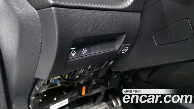 Peugeot 2008 2021 — photo 25