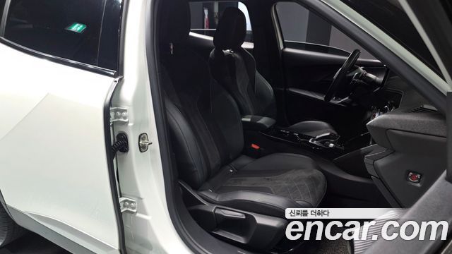Peugeot 2008 2021 — photo 16