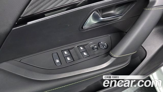 Peugeot 2008 2021 — photo 28