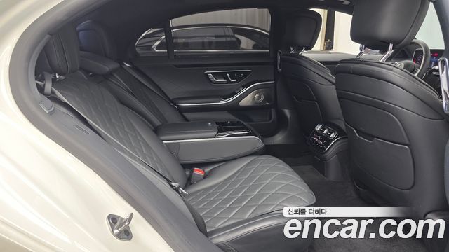 Mercedes-Benz S-Class 2023 — photo 17
