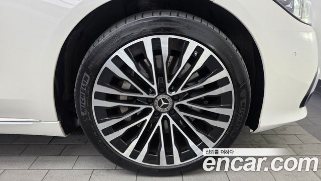 Mercedes-Benz S-Class 2023 — photo 7