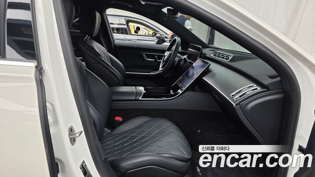Mercedes-Benz S-Class 2023 — photo 16