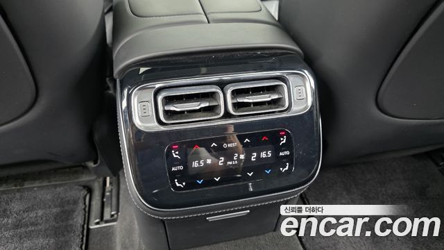 Mercedes-Benz S-Class 2023 — photo 32